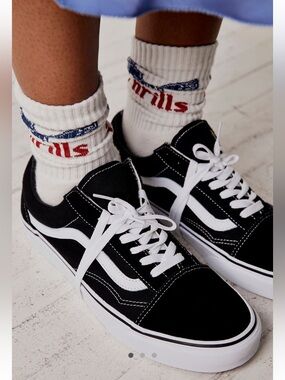NEW IN BOX Vans Old Skool Sneakers - Black & White